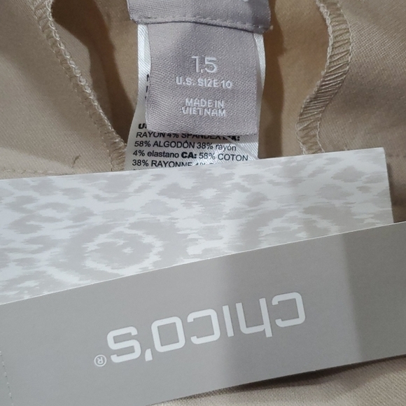 CHICO'S Secret Stretch waist and cropped straight leg pants in a size 10 - Picture 10 of 12